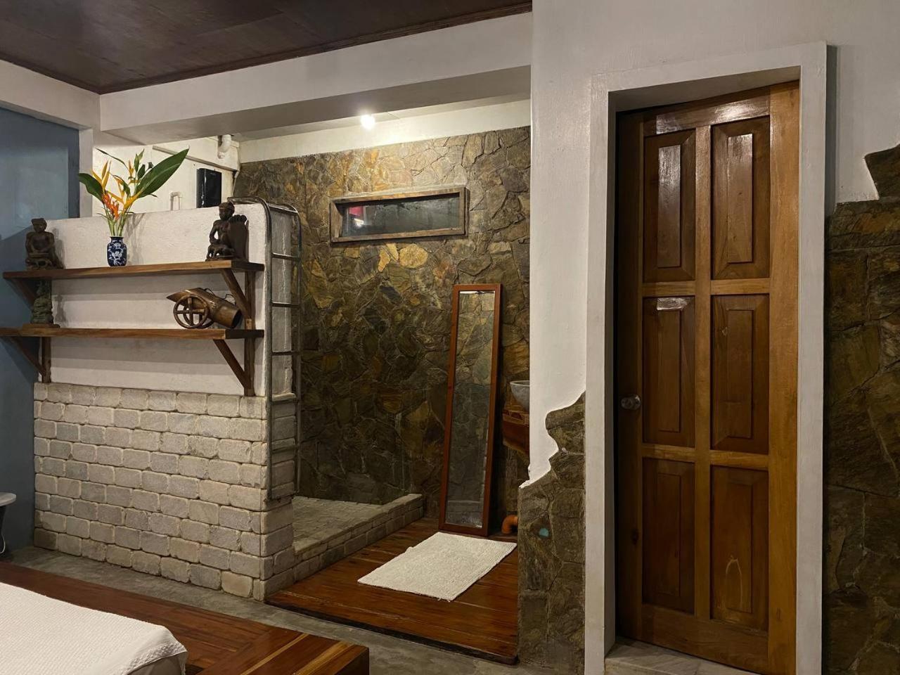 Stone Creek House Bed and Breakfast Romblon Eksteriør billede